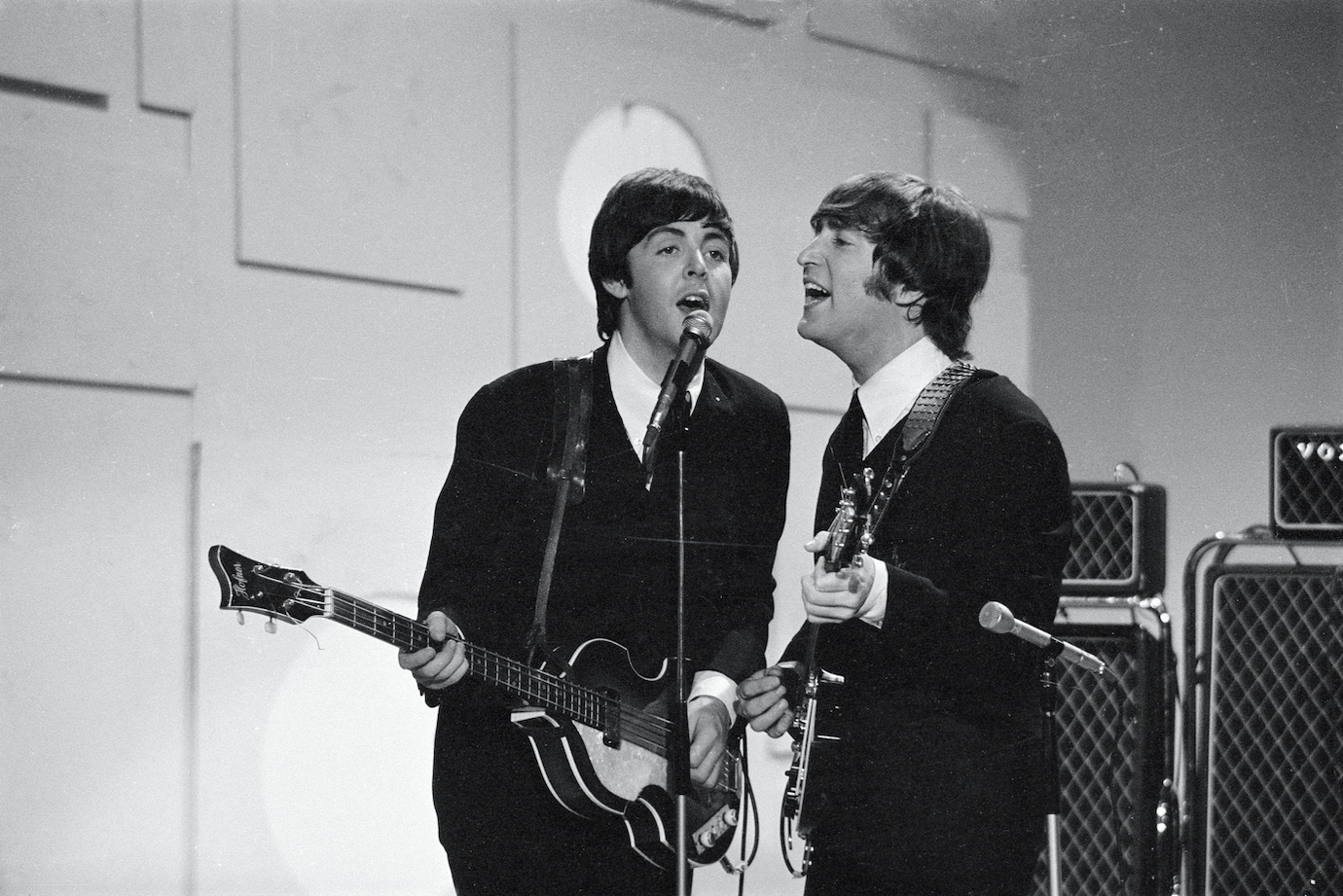 You are currently viewing The Beatles Song That John Lennon and Paul McCartney Wrote and Recorded on the Same Day