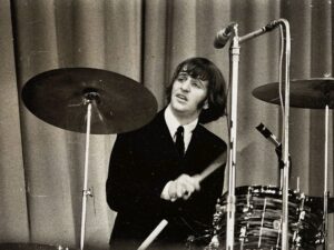 Read more about the article Listen to Ringo Starr’s isolated drums on The Beatles song ‘Nowhere Man’
