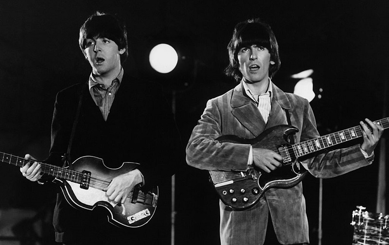 You are currently viewing Why The Beatles Knocked George Harrison’s Guitar Solo Off ‘Mr Moonlight’