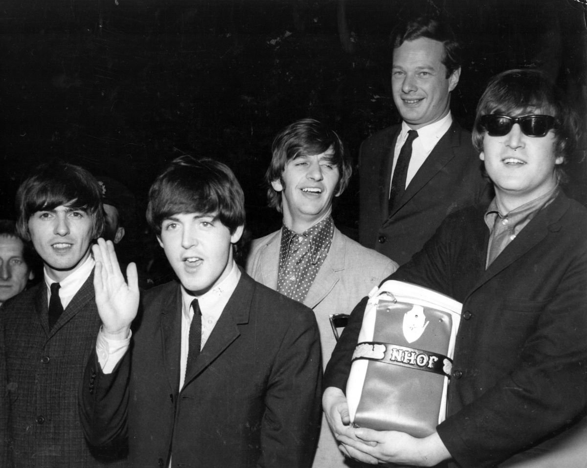 Read more about the article Paul McCartney Said Brian Epstein ‘Didn’t Like [Him] Too Much’ After He Grilled Him About Allen Klein