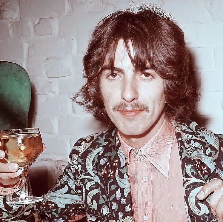 Read more about the article 4 Times George Harrison Stepped Into the Spotlight in the Beatles